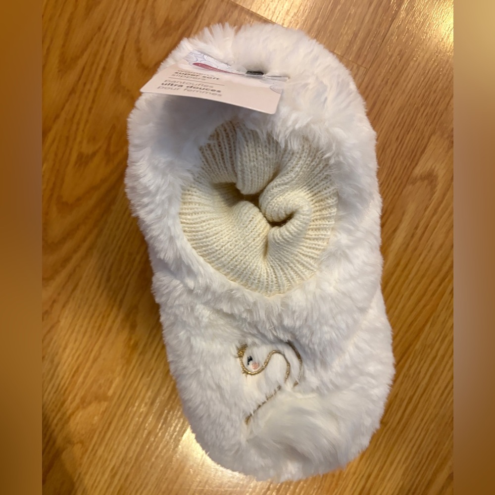 Carisma white fuzzy swan slippers - L/XL - NWT